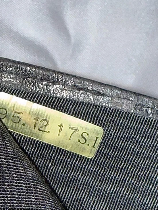 ✨ CHANEL Bicolore Quilted CC Logo Lambskin Long Bifold Wallet - Black ✨ - Picture 13 of 13